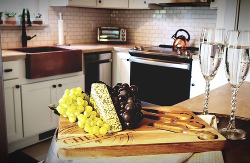 Sevierville Cottage | Happy Camper: Pet Friendly, Free Attraction Tickets, Hot Tub & Secluded