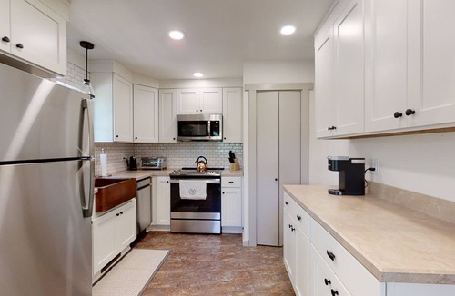Sevierville Cottage | Happy Camper: Pet Friendly, Free Attraction Tickets, Hot Tub & Secluded