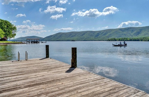 Penhook House | HAPPY HOURS II-
