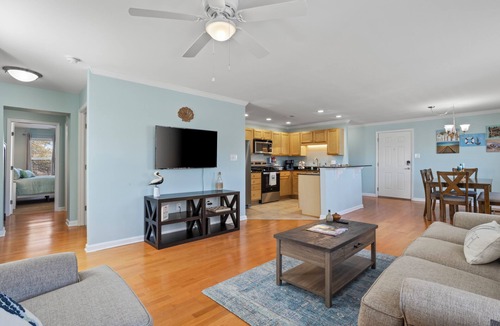 Gulf Park Estates Condo | Harbor Landing in Ocean Springs. Waterfront. Pool and Boat Slip!