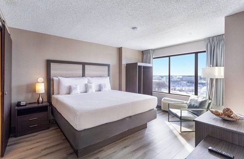 Oxon Hill Hotel | Harborside Hotel