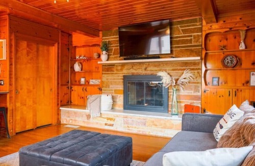 Lakeside House | Harding Lakeside Getaway| 8 bedroom sleeps 16!
