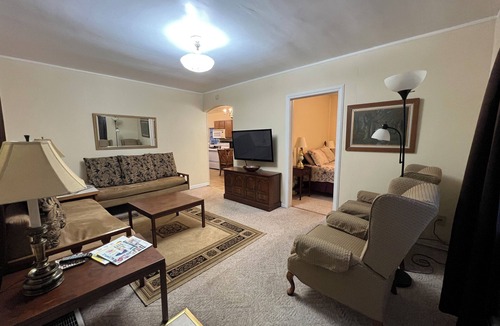 Dayhoit House | Harlan, KY Modern Private Guesthouse 302 Historic Downtown (Vela's Villas)