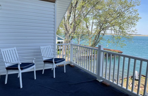 Harsens Island House | Harsens Island Home Sleeps 12 with Freighter Views and Hot Tub