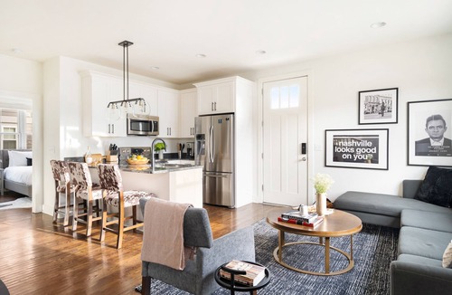 Chestnut Hill Apartment | Hart Suite 10 by AvantStay | Gorgeous Town House w/Modern Amenities!