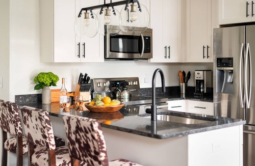 Chestnut Hill Apartment | Hart Suite 10 by AvantStay | Gorgeous Town House w/Modern Amenities!