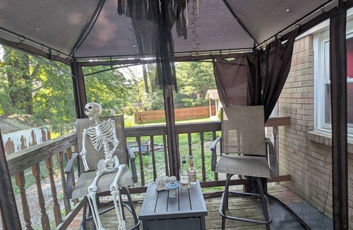 Bridgeport House | Haunted Hideaway near Waverly Hills, Churchill Downs, Down Town, Pet friendly