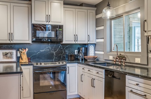Cashiers Cottage | Headwater Cabin - Listen to the Chattooga River!