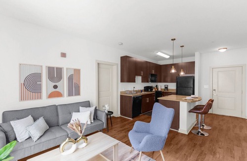 Five Points South Apartment | ~Heart of BHM:Fully Equipped 2BR Unit W/Gym&Pool~
