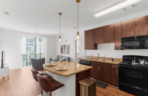 Five Points South Apartment | ~Heart of BHM:Fully Equipped 2BR Unit W/Gym&Pool~