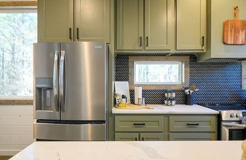 Pickens Cabin | Heated Pool, Hot Tub, Fire Pit, Outdoor TV Lounge, Cozy Cabin Retreat!