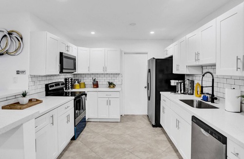 Ives Estates House | Heated Pool, Pool table, Fire pit, Stadium Home