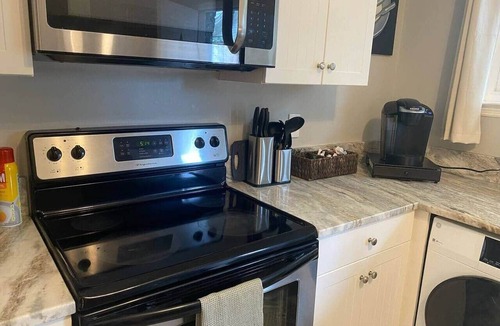 Historic Downtown Savannah Apartment | HEATED SWIM SPA! Unit A - The Hourglass Inn
