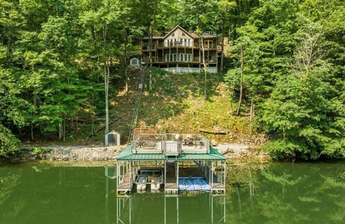Caryville House | Heaven on Hiawatha Ln