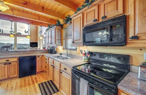 Gatlinburg - Pigeon Forge Cottage | Heavenly Vista at Crown Point: Near Pigeon Forge!