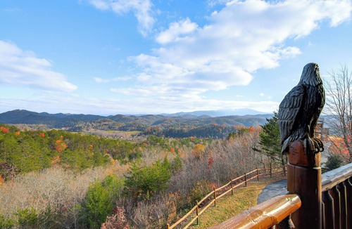 Gatlinburg - Pigeon Forge Cottage | Heavenly Vista at Crown Point: Near Pigeon Forge!