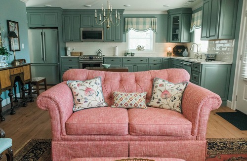 Millersburg House | Helena's Cottage: Romantic, Cozy Getaway with Lavish King Bed, Gas Fireplace
