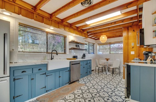 Henderson Cottage | Henderson Cabin w/Deck & Scenic Lake Views!