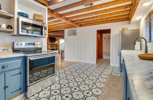 Henderson Cottage | Henderson Cabin w/Deck & Scenic Lake Views!