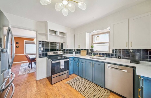 Turner Park House | Hendrix - Route 66 Getaway -TV in Both Bedrooms