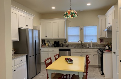 Breaux Bridge House | "Henrietta's Magnolia" Located 2 1/2 blocks from historic downtown Breaux Bridge