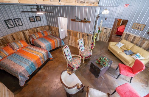 Mount Sterling Bed & Breakfast | Hermann Grain Bins BNB and Retreat Center Foghorn Leghorn GUEST grain bin