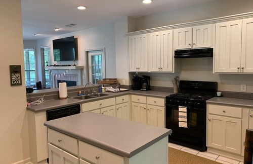 Coosa County House | Heron’s Hideaway- Charming cedar home on Lake Martin with flat lot and dock