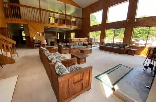 Dryfork House | HF 15 -Perfect Family Retreat! Sleeps 24! Hot tub!