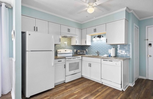 Folly Field Condo | HHI Tide 21: Family Friendly, 4 Min Walk to Beach/Pool, Beach Equipment Provided