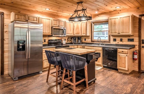 Williamstown House | Hibernation Station - Pet Friendly | Hot Tub | Fire Pit | Pool Table & Arcade Games