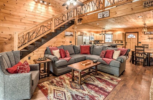 Williamstown House | Hibernation Station - Pet Friendly | Hot Tub | Fire Pit | Pool Table & Arcade Games