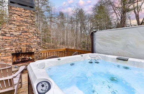 McCaysville Cabin | Hibernation Station | Blue Ridge, GA