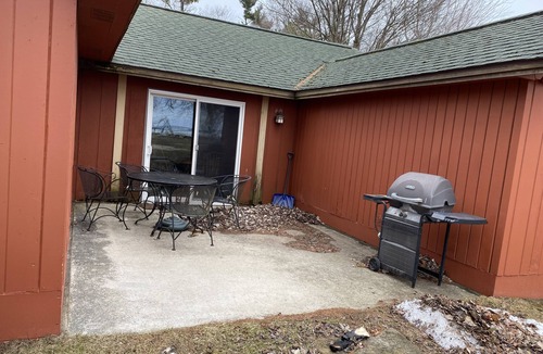 Tawas City Cottage | (Hickory Cabin) Beautiful 3 Bedroom Cottage - Lakefront - Pets OK