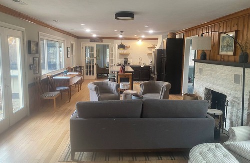 Burnside Cottage | Hidden 2-bedroom Lake Cumberland cottage with lake view & access in Burnside KY