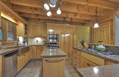 Copperhill Cabin | Hidden Creek | Trail to Creek | Hot Tub | Pool Table