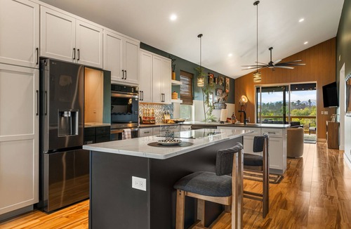 Leicester House | Hidden Speakeasy | Hot Tub/Sauna Views | Kids Adventures
