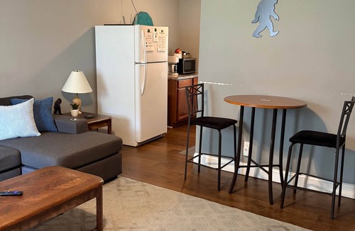 Stanton House | Hide & Seek Lodge I Cozy 2BR I 15m to RRG I Wi-Fi