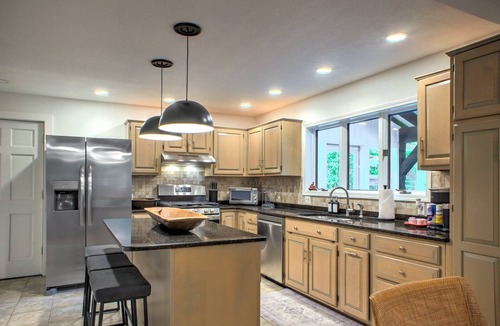 Sapphire House | Hideaway Hill | Peaceful Mountain Home in Sapphire | Pet-Friendly