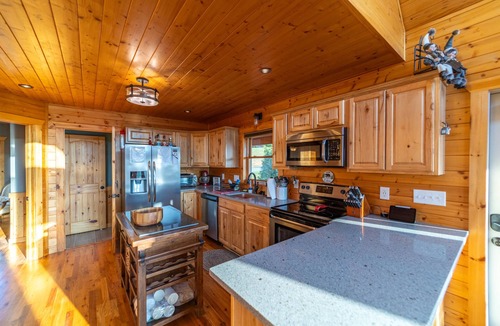 Piney Creek Cabin | High Country Cabin - Best VIEWS abound! See NC/TN/VA mountains from all levels!