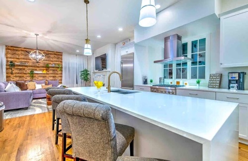 Hillsboro West End House | High End Luxury! 13 Beds! Rooftop Deck! Game Room!