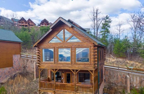 Sevierville House | High Expectations: Mountain View, Game Room, Hot Tub