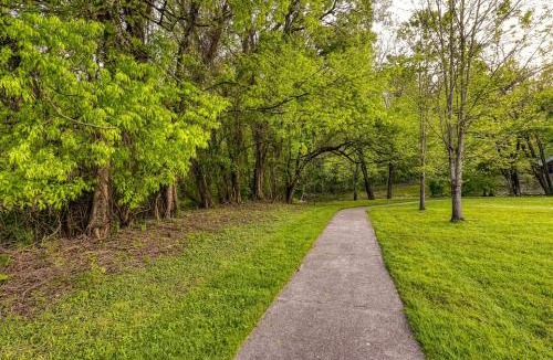 Pigeon Forge Ski Chalet | High N' Dry Pigeon Forge Cottage River Walk 1 Mi to Pkwy