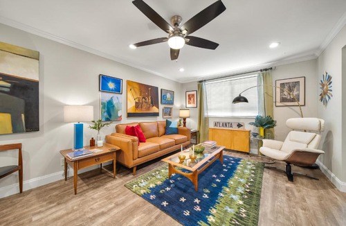 Downtown Atlanta Apartment | High-rise retreat w pool & views