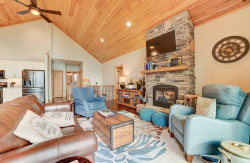 Blairsville Cabin | Highland SunsetnSunset view - close to lake, hiking, wineries. Family friendly.