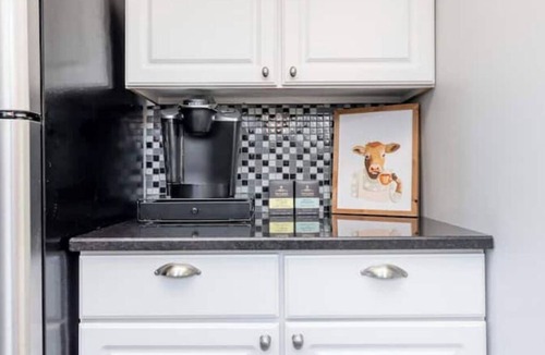 Phoenix Hill Apartment | Highlands 2 BR Mid- Century Getaway with Firepit