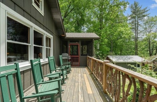 Mirror Lake House | Highlands Cottage Retreat at Mirror Lake & Dog Friendly!