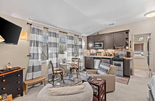 Highlands Apartment | Highlands Haven of Coziness - Studio Apartment