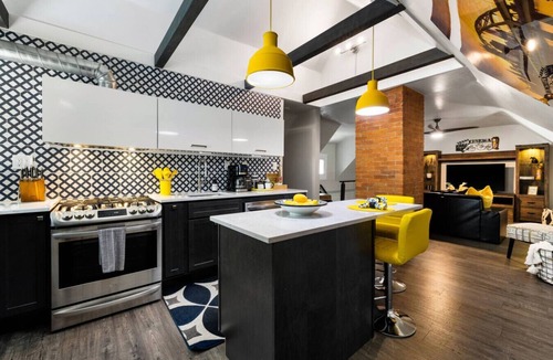 Shadyside House | Highly Walkable | <10 Min to East Liberty Favs!
