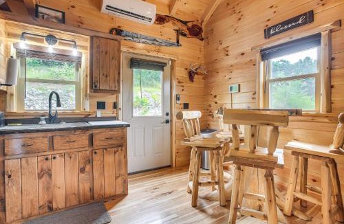 Chillicothe House | Hike & Fish! Cabin Near Hocking Hills State Park