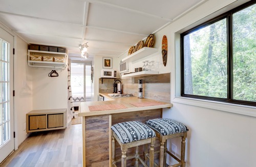 Lithonia Cabin | Hike On-Site: Georgia Tiny Home on Farm Retreat